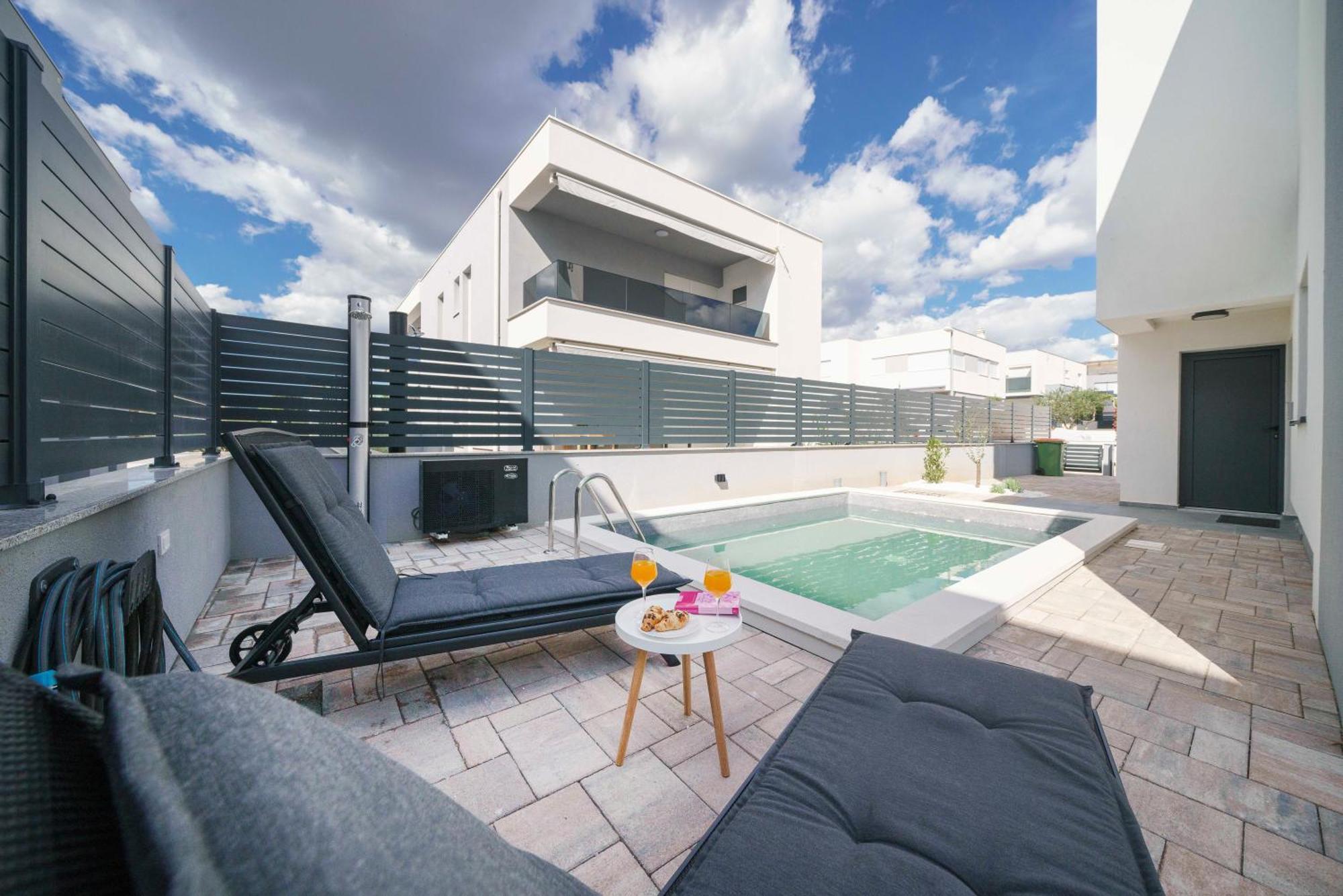 Augusta With Heated Pool Holiday home *