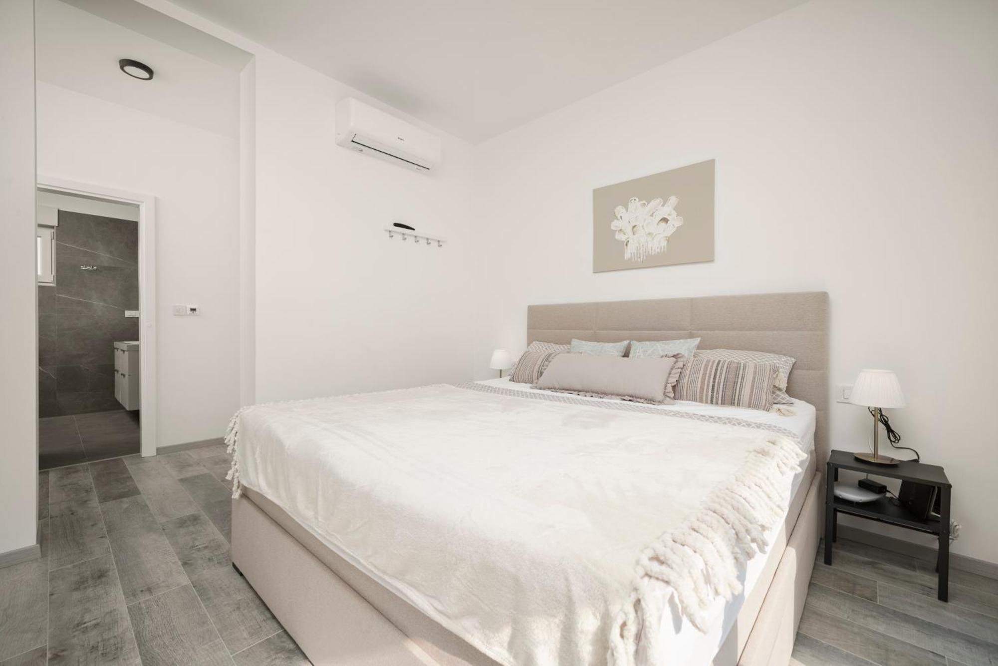 Augusta With Heated Pool Holiday home *